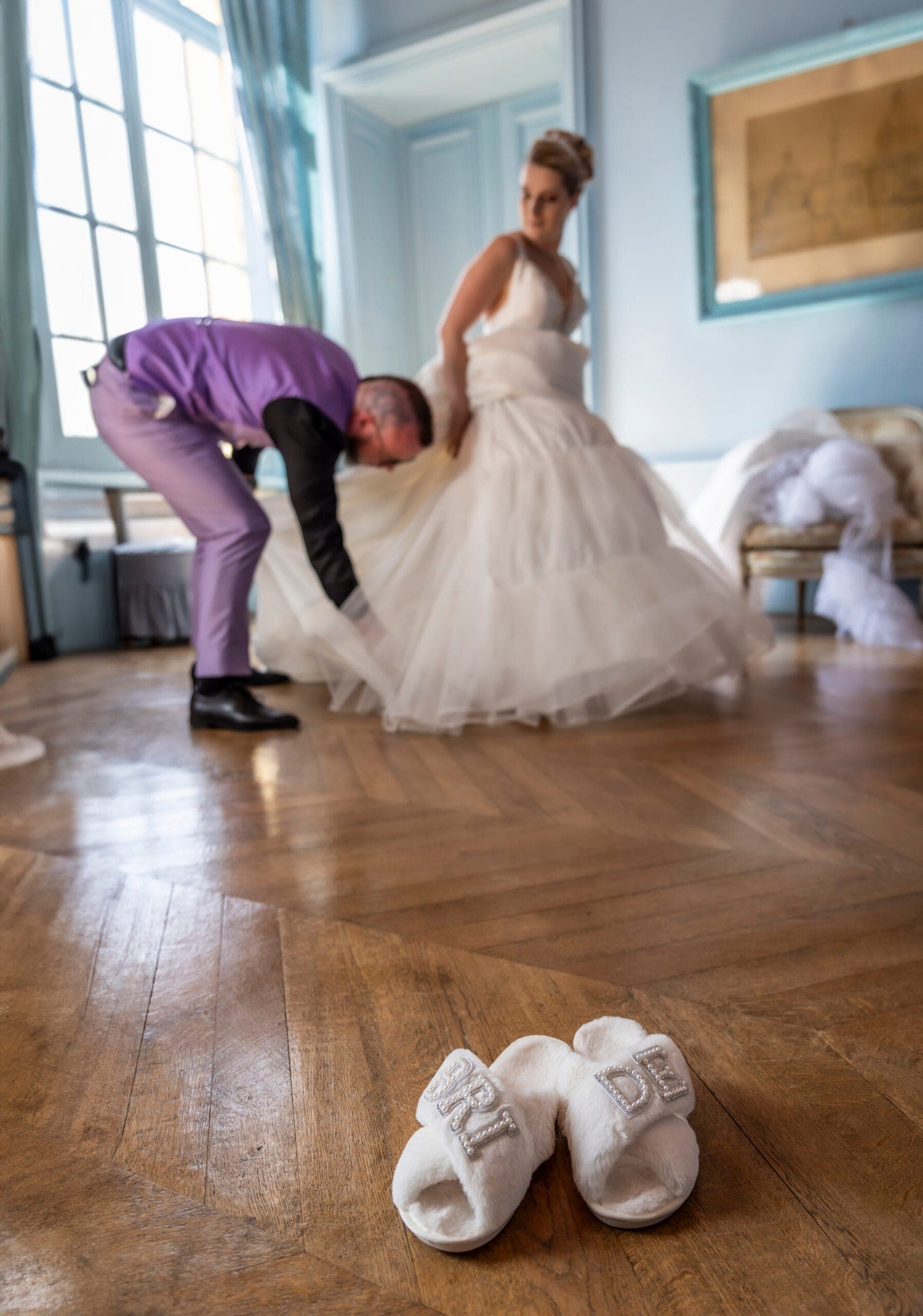 Mariée souriante lors de son reportage de mariage